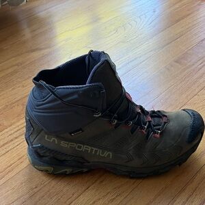 La Sportiva Men's Green Hiking Boots